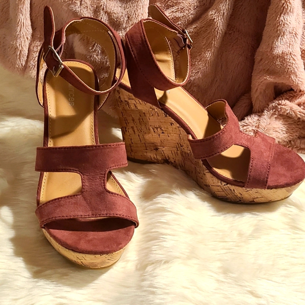 Maurices - Elaine cork wedge - mulberry - size 6.5 - new no tags/box
